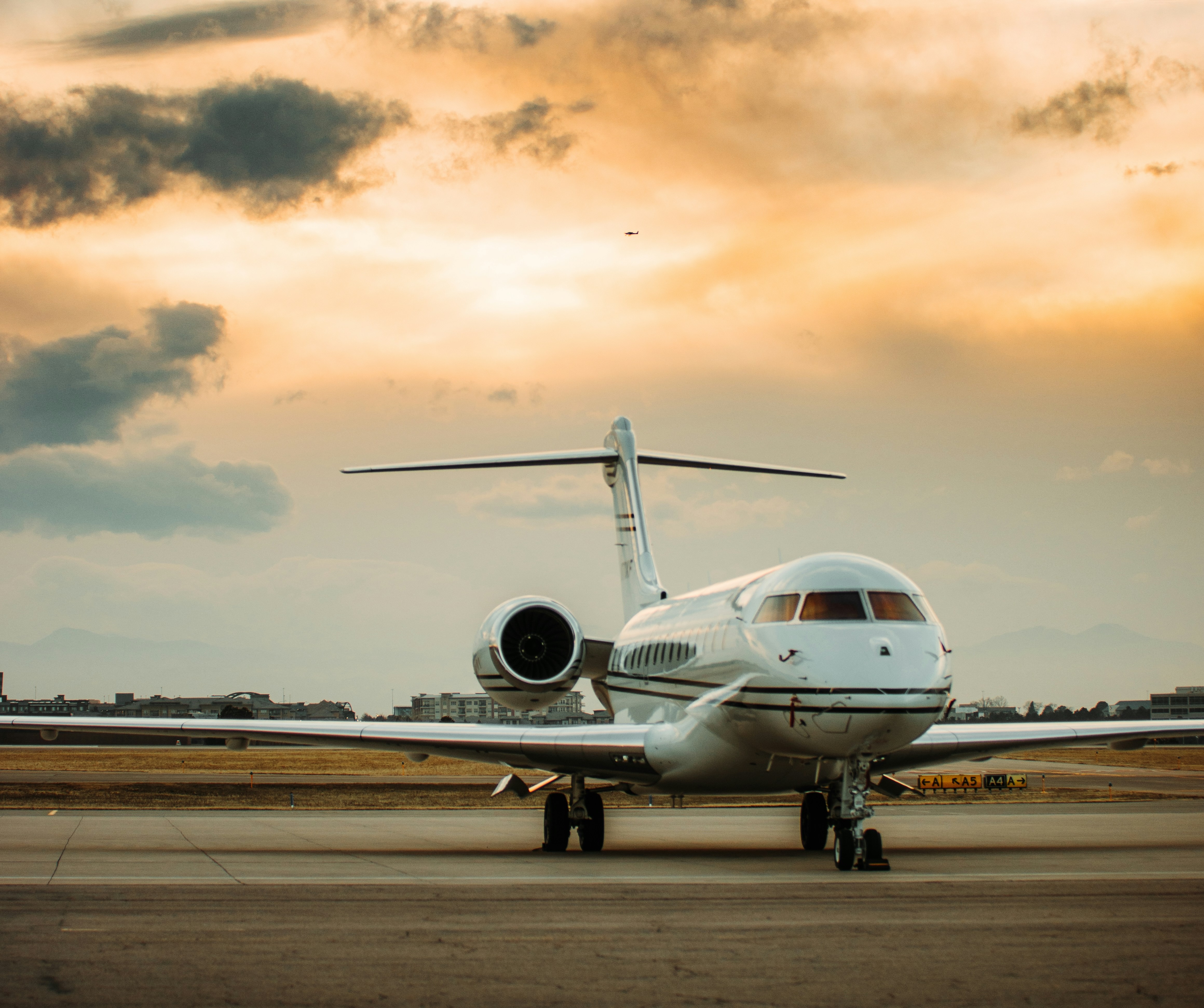 Austin private airport and FBO , Signature flight support terminal, atlantic aviation, million air